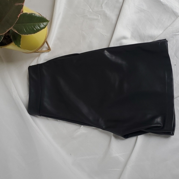 Forever 21 Faux Leather Bermuda Shorts (MEDIUM) NWOT - Picture 5 of 6